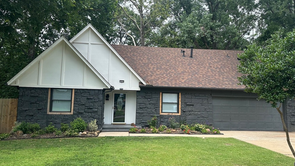 Broken Arrow House | Big 4-bedroom South Broken Arrow walk to Indian Springs Golf Course Fast WiFi
