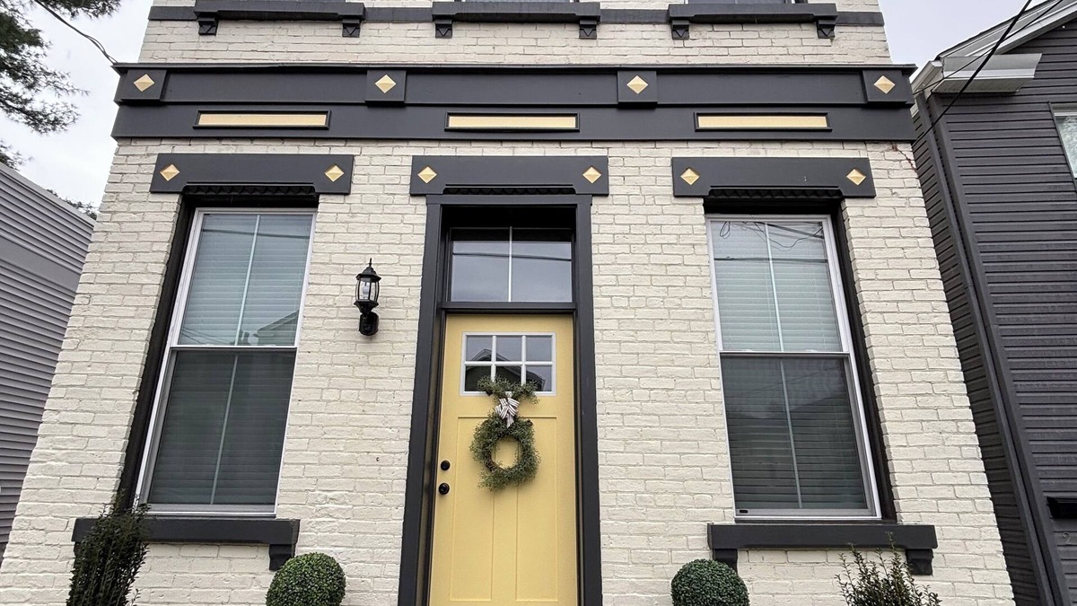Ludlow House | BIG ASH HOUSE nHistoric Ludlow Beauty ! Overlooking the Ohio River