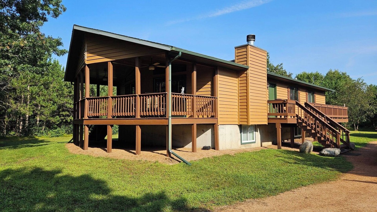 Big Bay House | Big Bay Lodge - Family Vacation Home - Across the street from Petenwell Lake