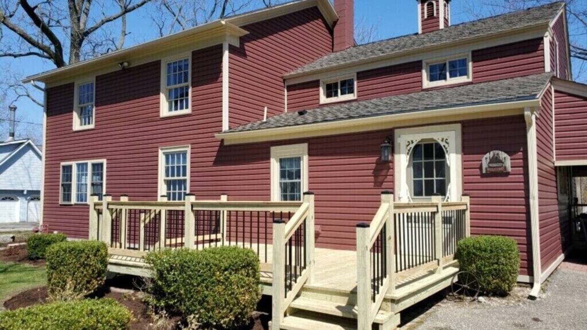 North East House | Big Beach Fantastic Lakeview Private Lake and Beach Access Close to Wineries