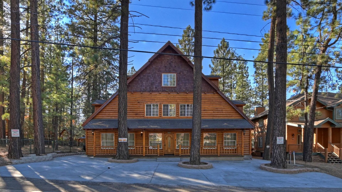 Summit Estates Cabin | Big Bear Big 10 w/hot tub, walk to Snow Summit!