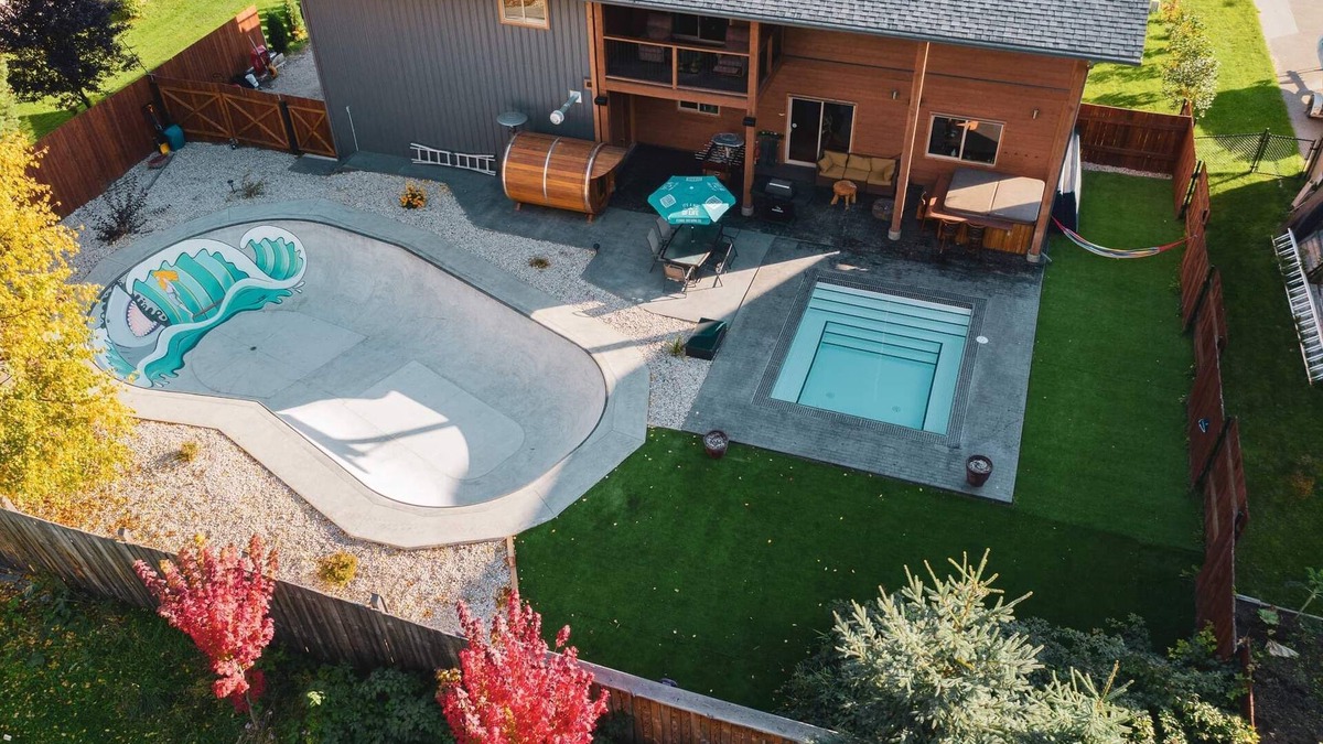 Revelstoke House | Big Bear Chalet and spa