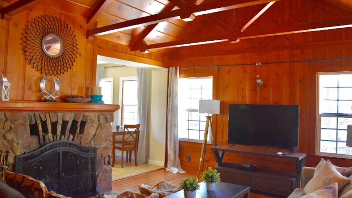 Big Bear City House | Big Bear Comfy Cozy Cabin