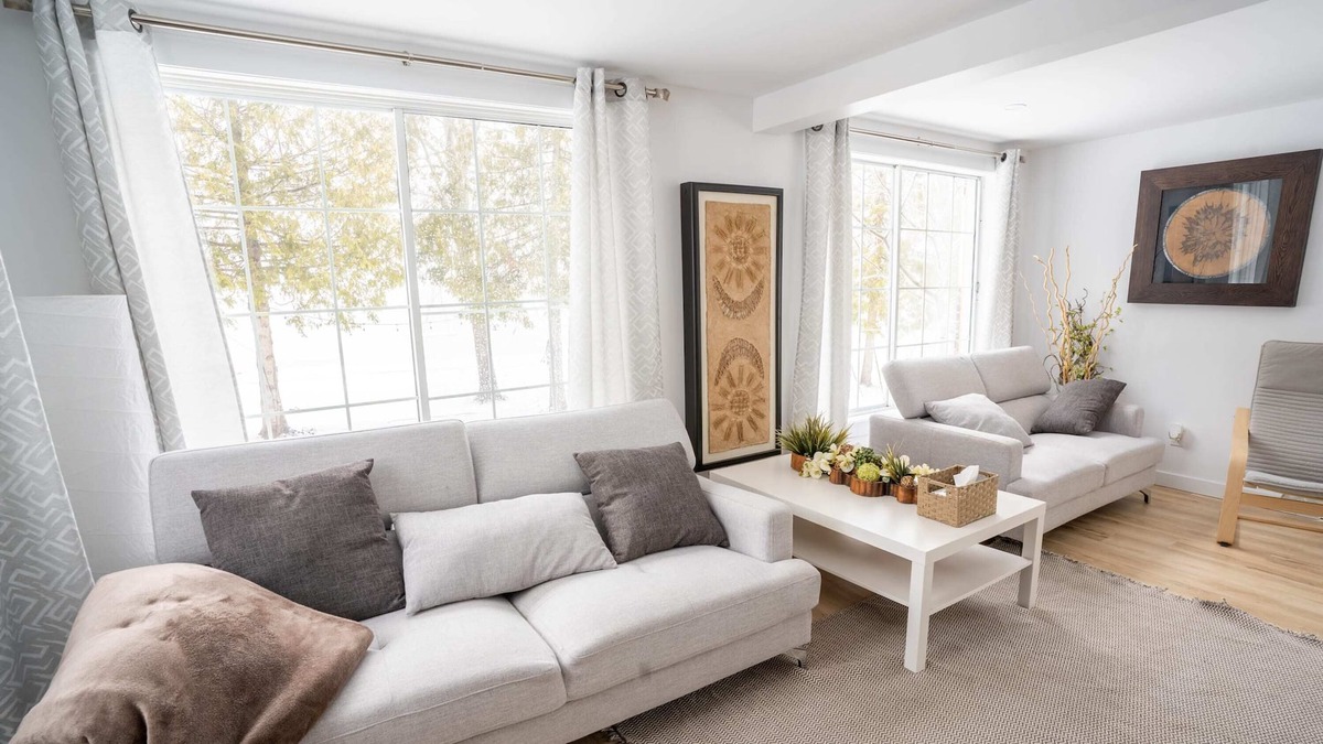 Rigaud Cabin | Big Beautiful 6 Bed Chalet Waterfront in Rigaud