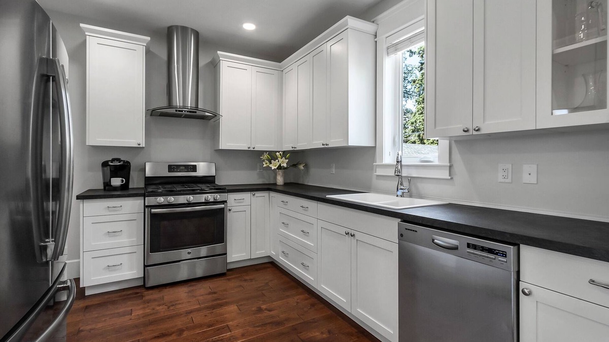 Prince George House | Big Beautiful House with private suite +high-end massage chair