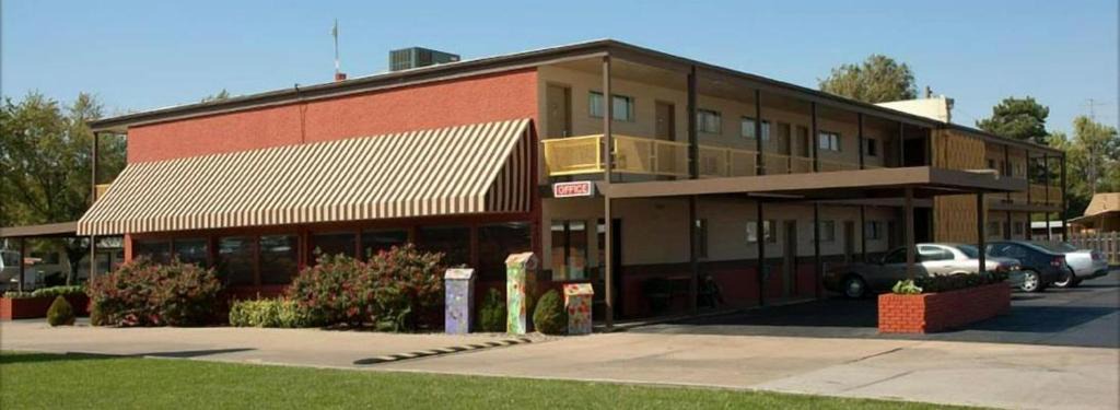 Great Bend Hotel | Big Bend Traveler's Inn