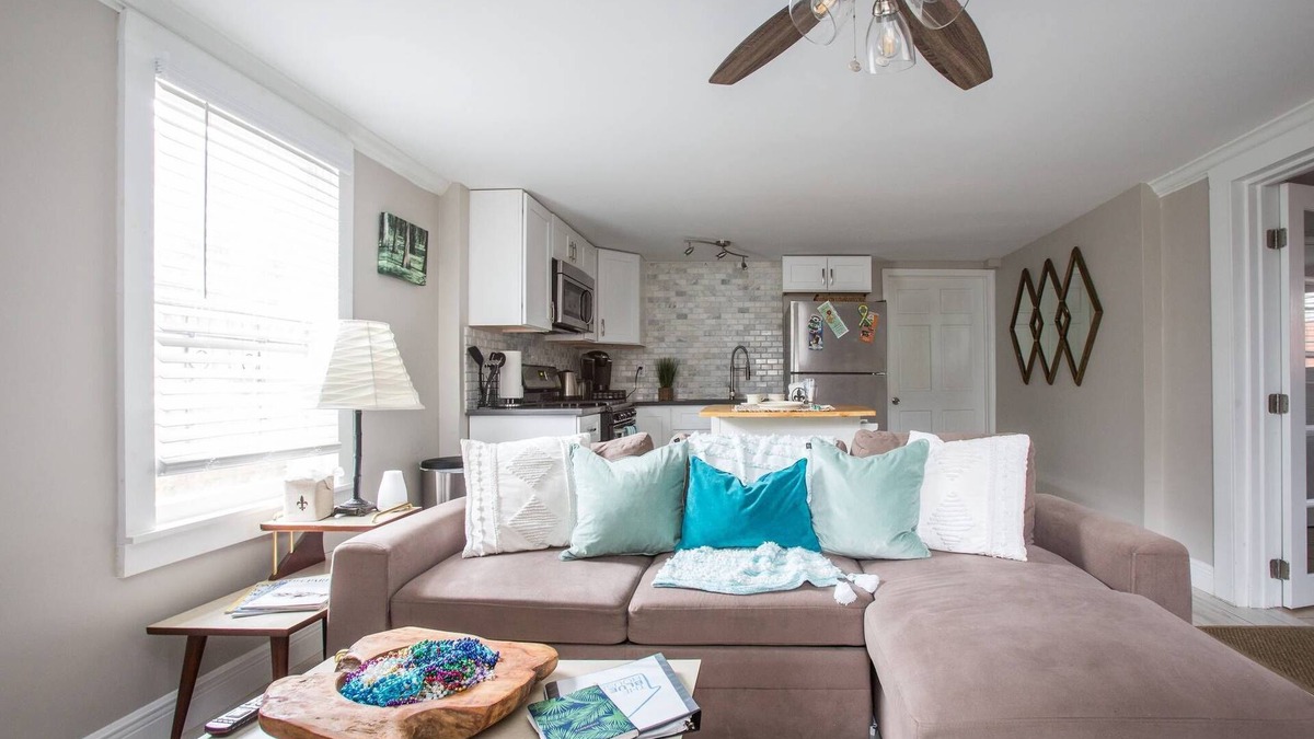 Central Carrollton Association Apartment | Big Blue in the Big Easy