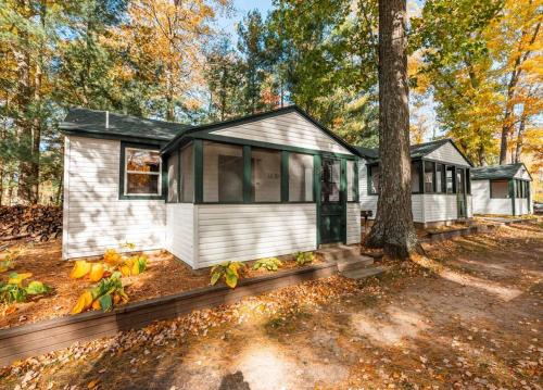 Holton House | Big Blue Lake Cottages, LLC - Cottage #5
