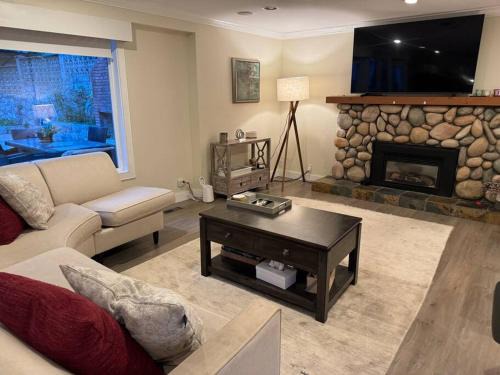 District of North Vancouver Apartment | Big Charming 1-bedroom Apartment