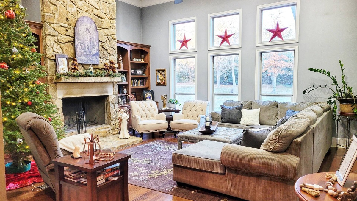 Navasota House | Big Christian Home 2 Living Rooms-★5 miles to College Station★ 12 Wooded Acres