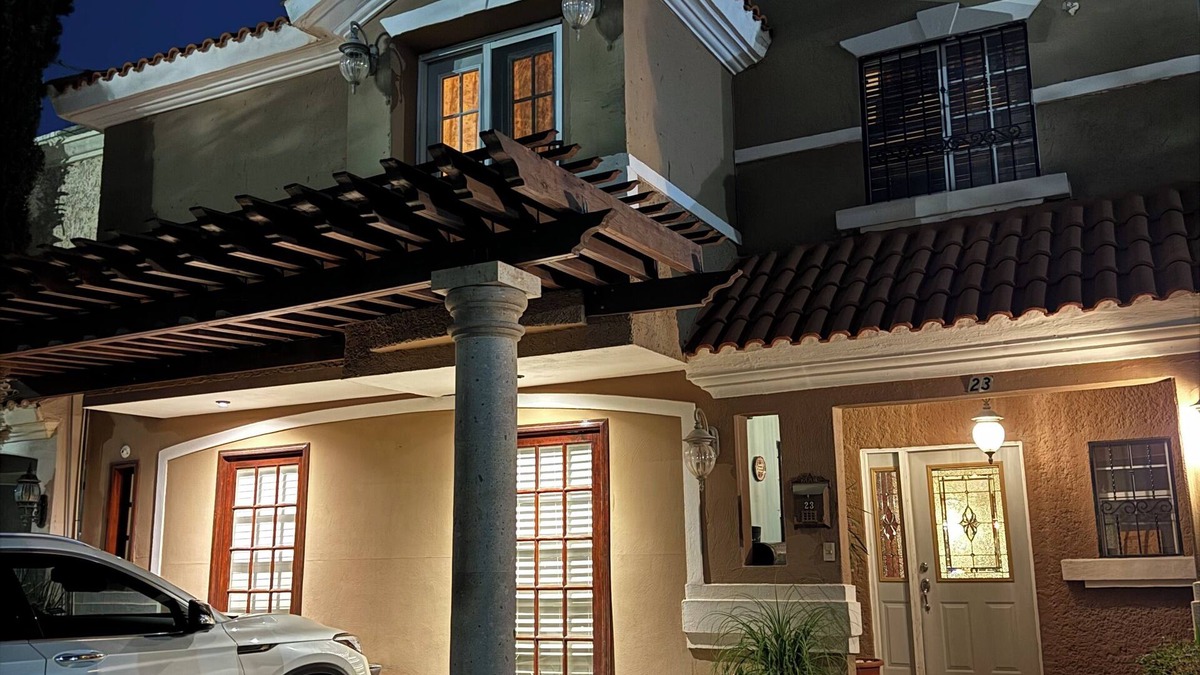 Juarez Municipality House | Big cozy house in gated community behind the American Consulate, 10-minute WALK.