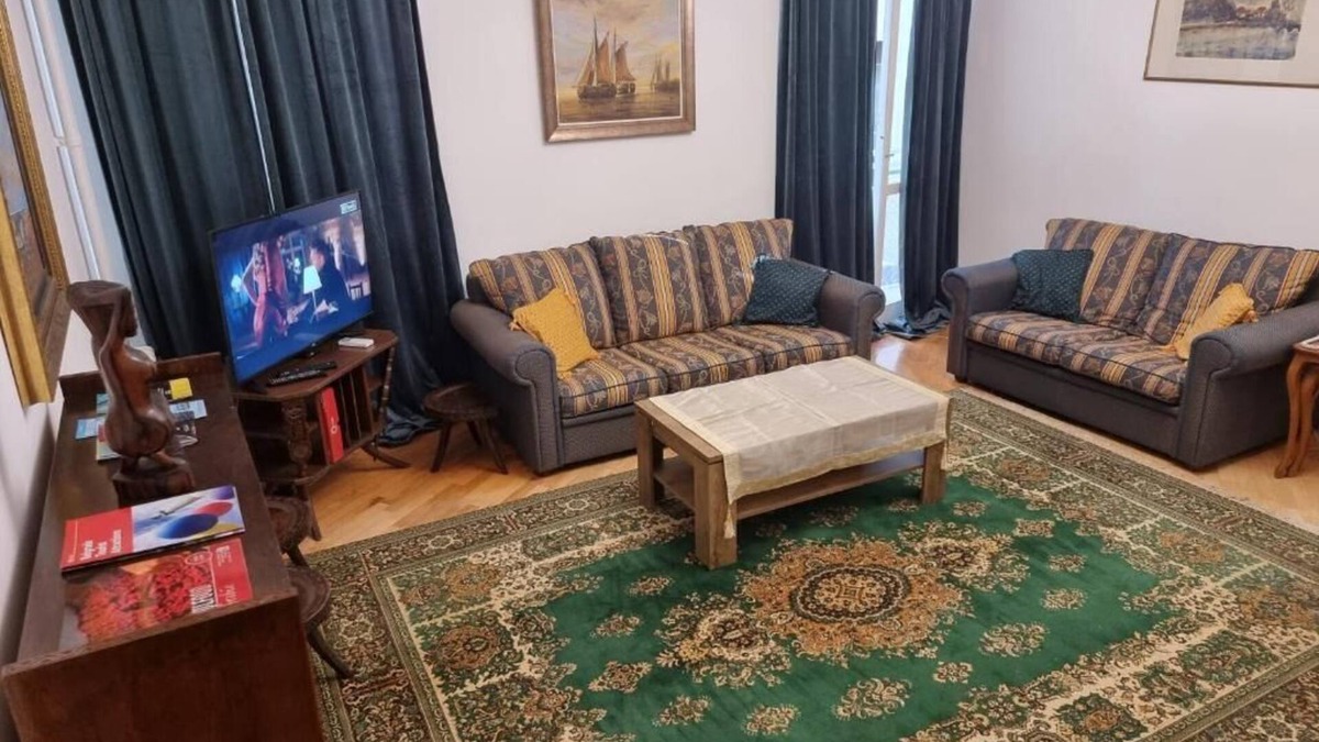 Stari Grad Apartment | Big Downtown 2 Bedroom Apartment across National Theater