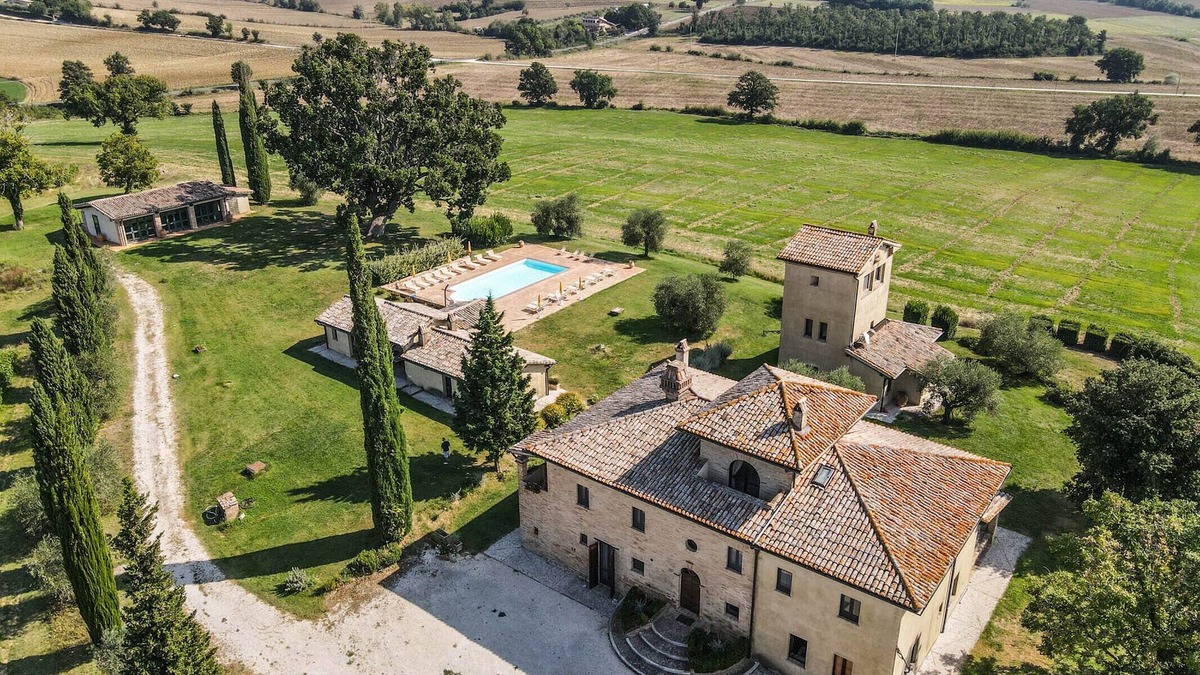 Montecastrilli Villa | Big estate with private pool, large garden 20km from Todi & 34 from Spoleto.