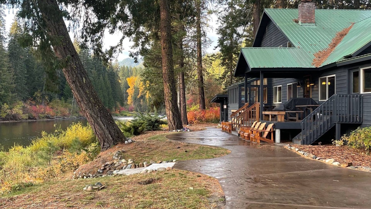 Leavenworth Cabin | Big Family Cabin on the River's Edge