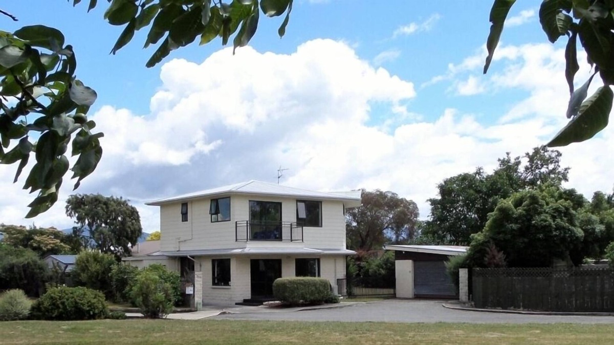 Blenheim House | Big Family Home in quiet area of Blenheim