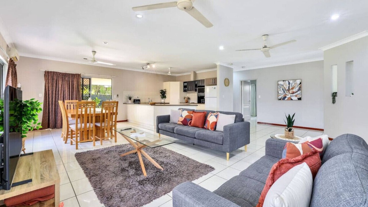 Rosebery House | Big Family Home | Outdoor Entertaining & BBQ