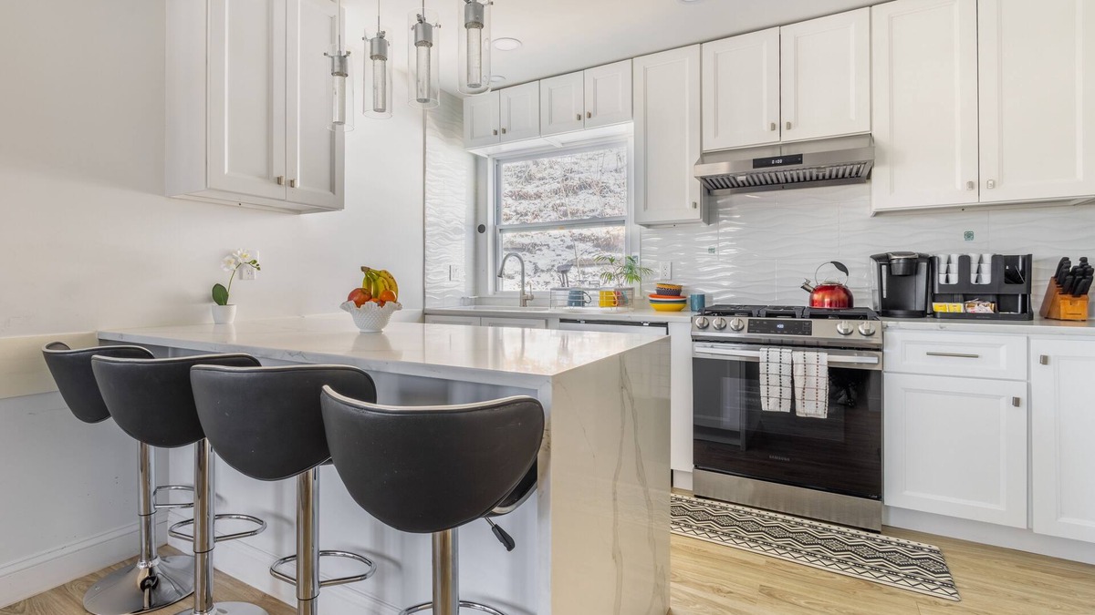 Dobbs Ferry House | Big Family House| ♛7 BR,5BA, 5★Location, Deck