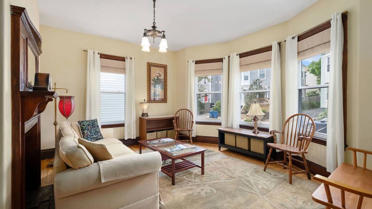 Munjoy Hill Apartment | BIG First floor 3 bedroom in the East End, close to ocean, parks, and downtown.