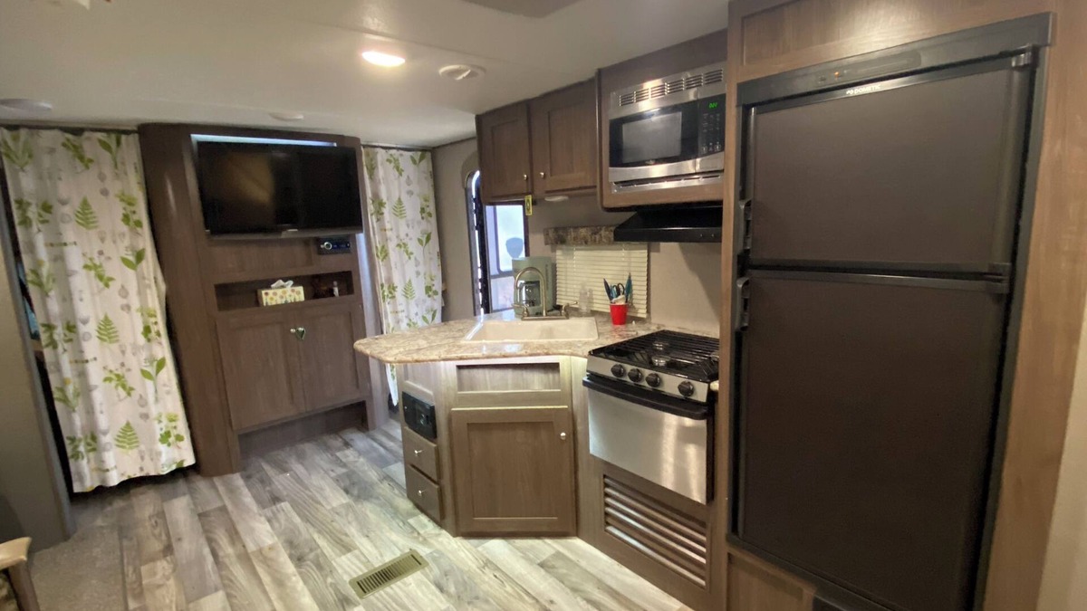 Slave Lake RV Rental | Big Fish Bay - Five Star Campground! Outdoor Waterslide & Pool! $185/night
