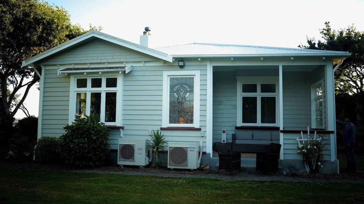 Waimatuku House | Big Fully Equipped 3BR Near Beach & 12 min to Town. Very Quiet. No Neighbours!