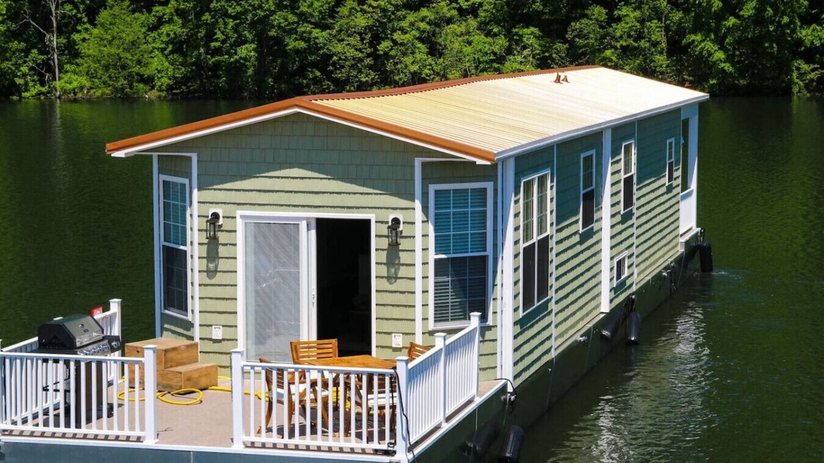 Nancy Boat Rental | Big Green Stationary- Lee’s Ford Marina