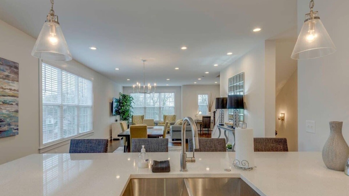 Urbandale Nations House | Big Group? 2x Homes: The Ultimate Nashville Stay!