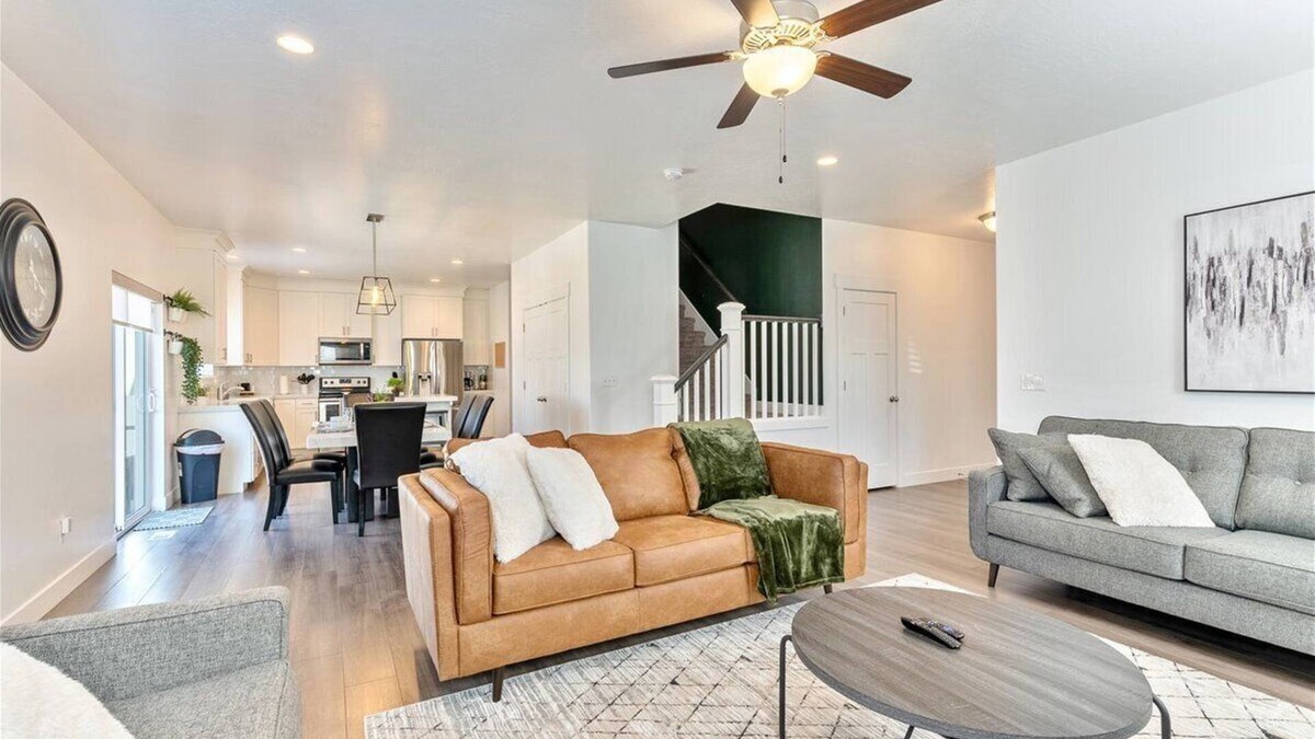 Vineyard House | BIG Home! Fenced Yard! 30+ Day Discount! Garage!