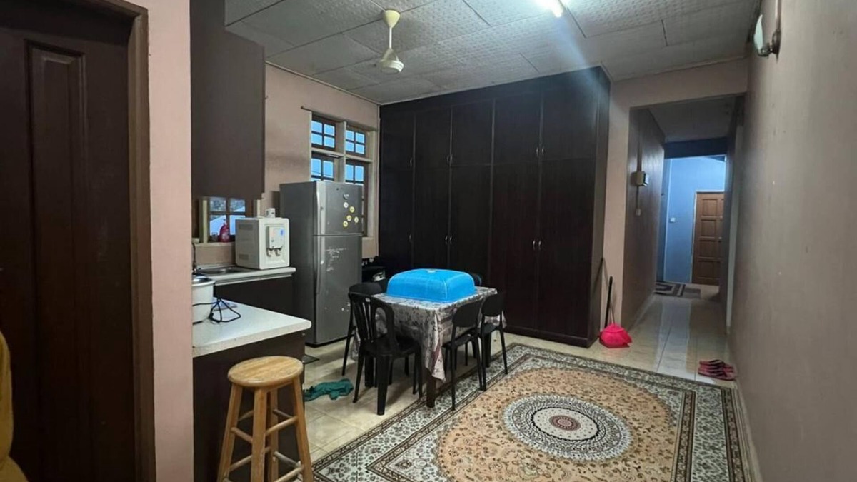 Kampung Alor Akar House | Big House (6 bedroom) Near Beach & City.