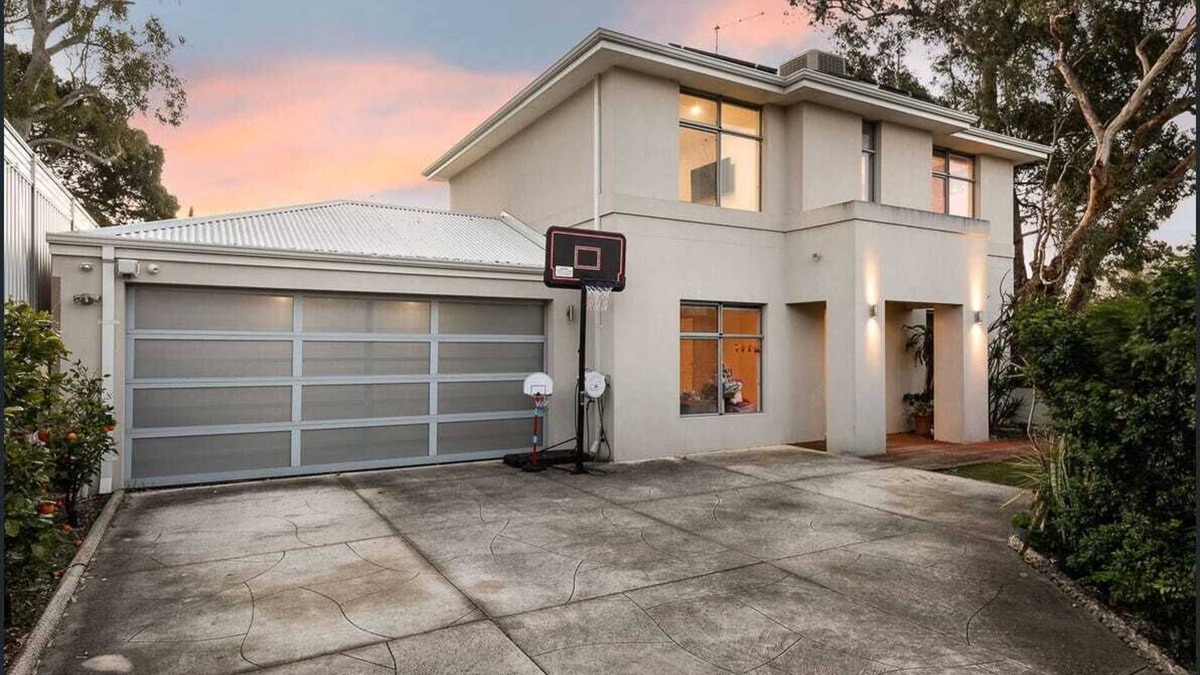 Melville House | Big house in Melville
