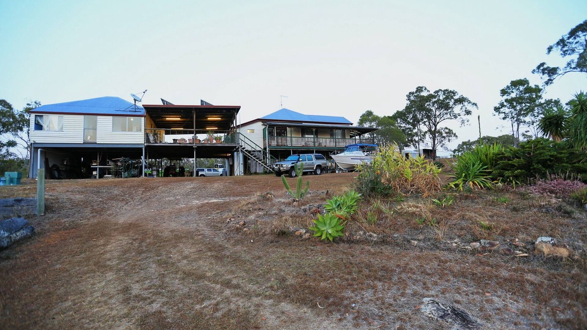 Rodds Bay House | Big inviting Queenslander overlooking the bay with sea breezes and water views