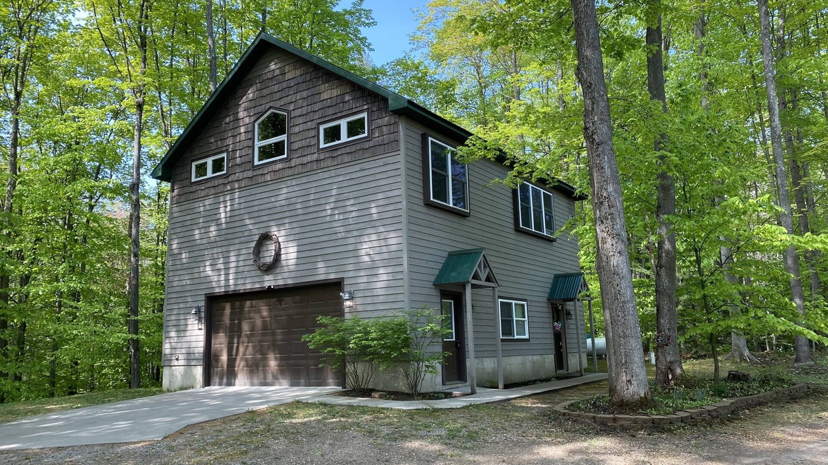 Gaylord Cabin | Big Lake Cabin with Hot Tub/Kayaks/Ping Pong/Cable