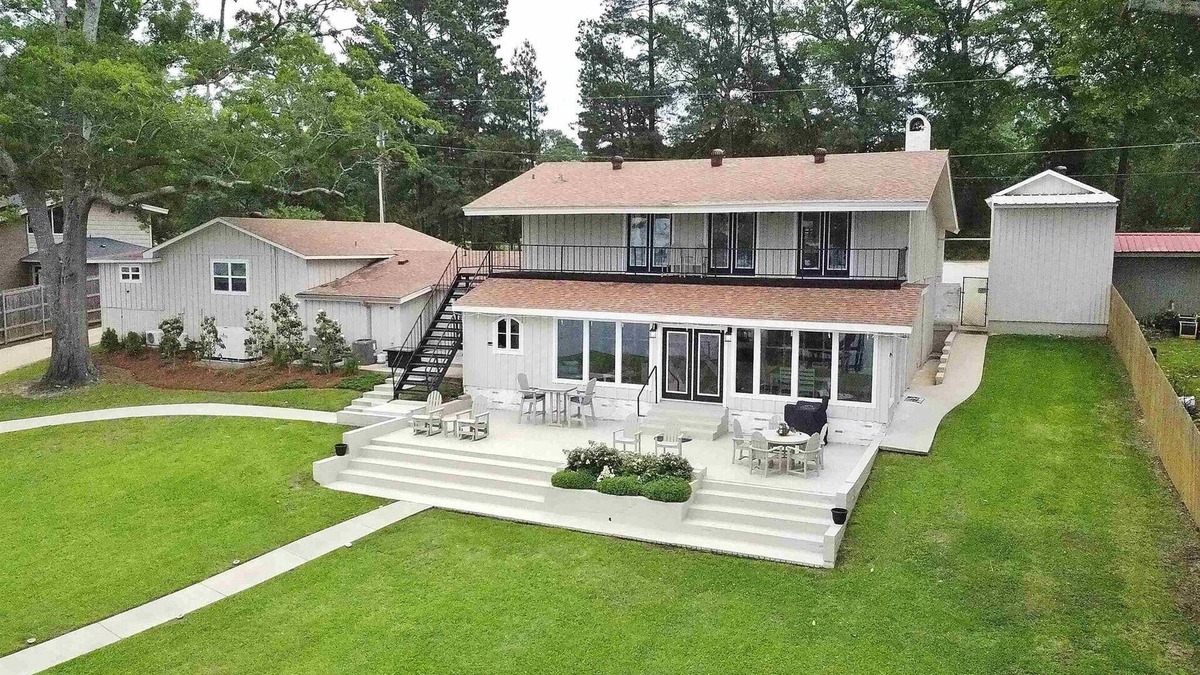 Farmerville House | Big Lake Gathering Place - Gather & Make Lasting Memories with Friends & Family