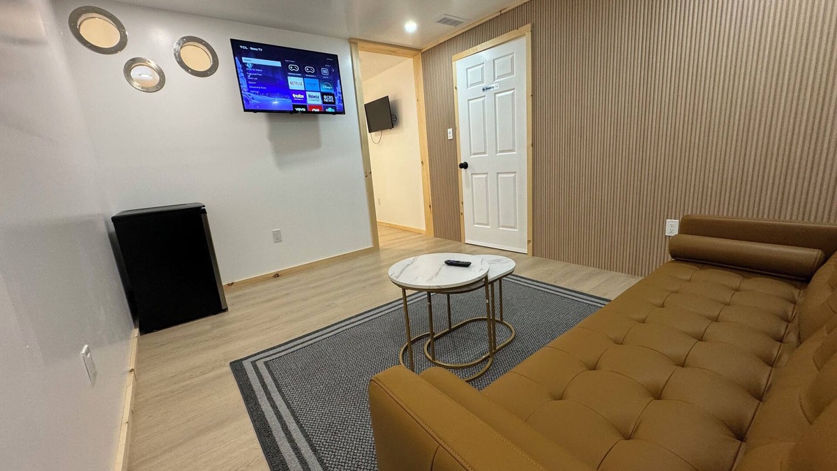 Ottawa Division Apartment | Big living-room, bedroom, and private bathroom brand new