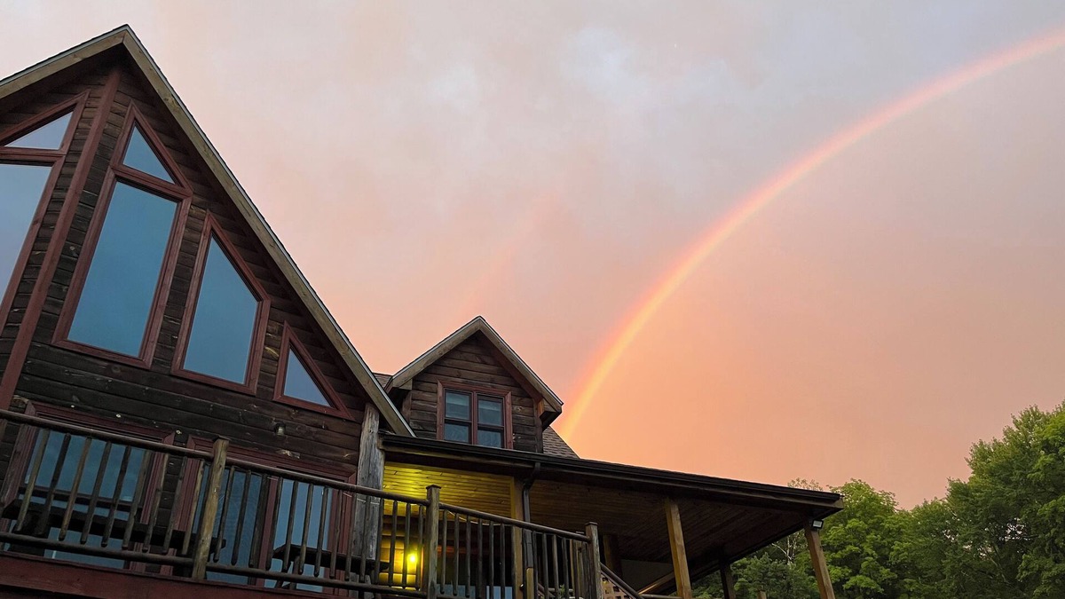 Putnam Valley Cabin | Big Log Cabin on a lake in the woods; 4 BR 4 full bathrooms in Putnam Valley