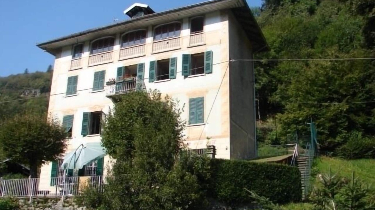 Varallo House | Big manor house built in 1905 in a nice and quiet hamlet in Valsesia