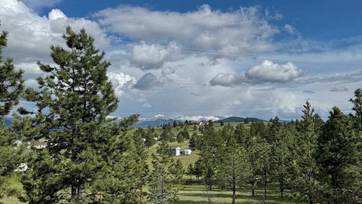 Montana City House | Big Mountain Retreat – 6BR, Game Room, Peloton, Deck, Views – South Helena