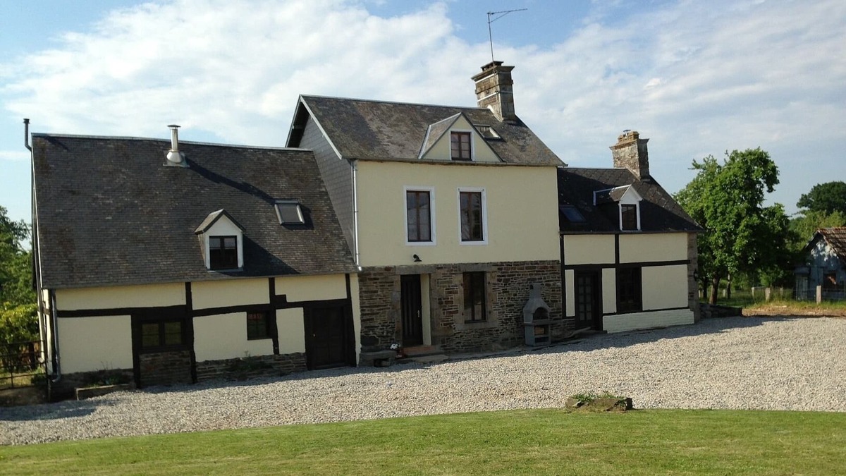 Grandparigny House | Big Normandy Farmhouse Sleeping 18