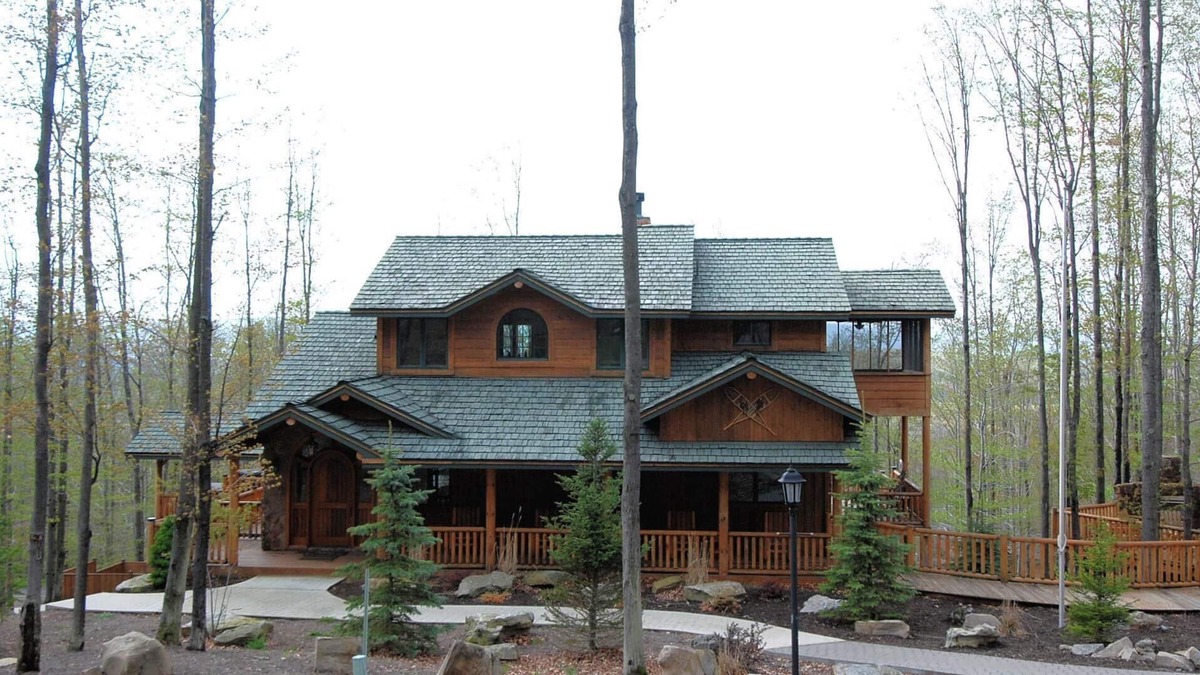 Timberline House | Big or Little this Bear is sure to become a family vacation favorite.