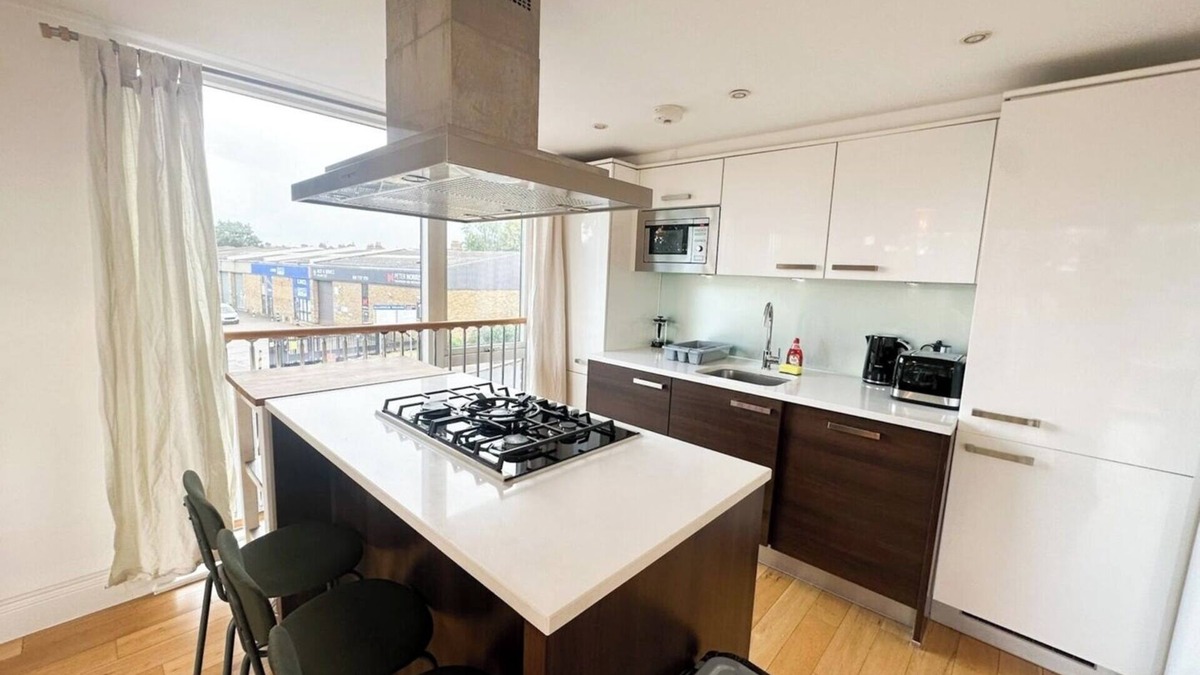 Brixton Hill Apartment | Big penthouse in Clapham
