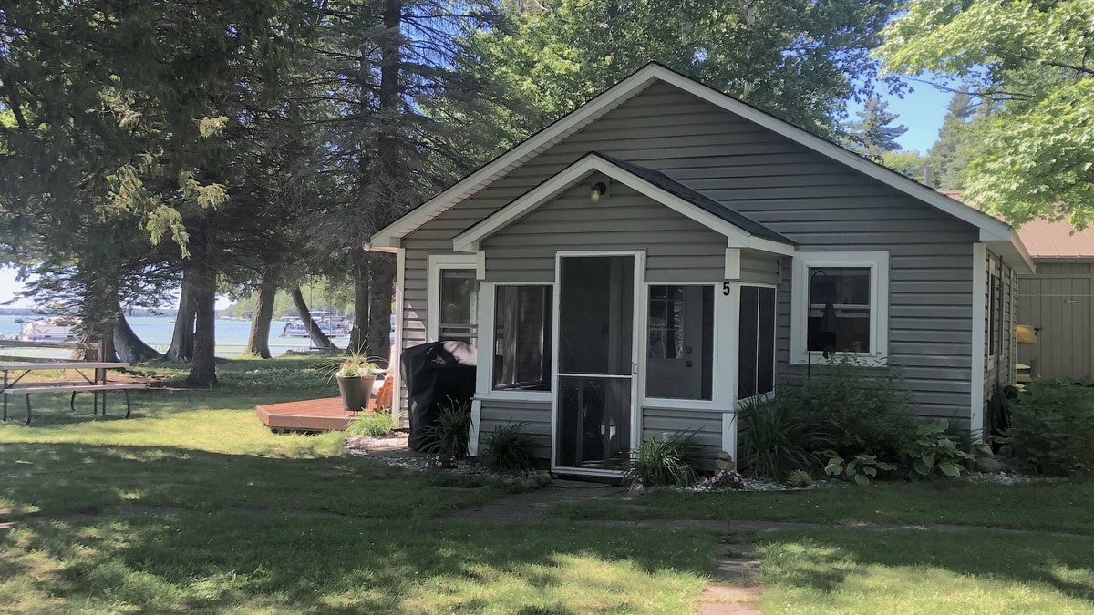 Honor Cottage | Big Platte Lake Waterfront Cottage!