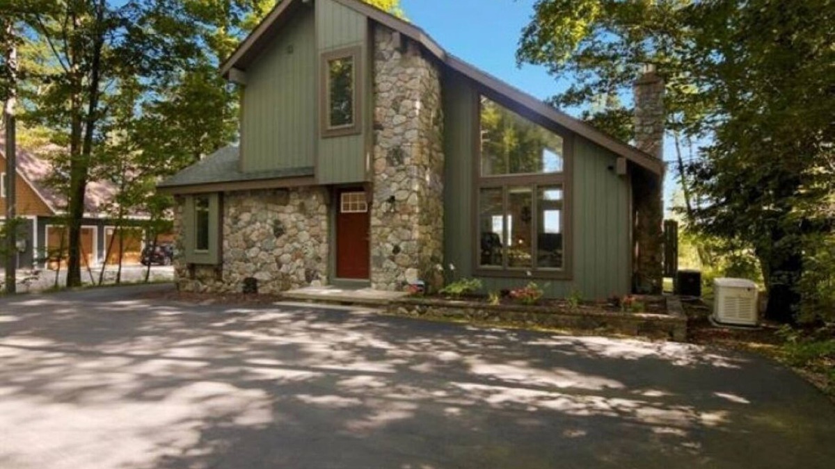 Lake Township House | Big Platte Lakefront Cottage