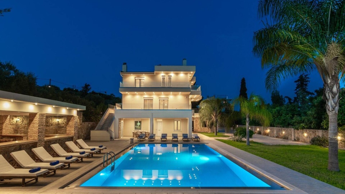 Souda Villa | Big pool - Walk to beach & grocery- Jacuzzi -BBQ