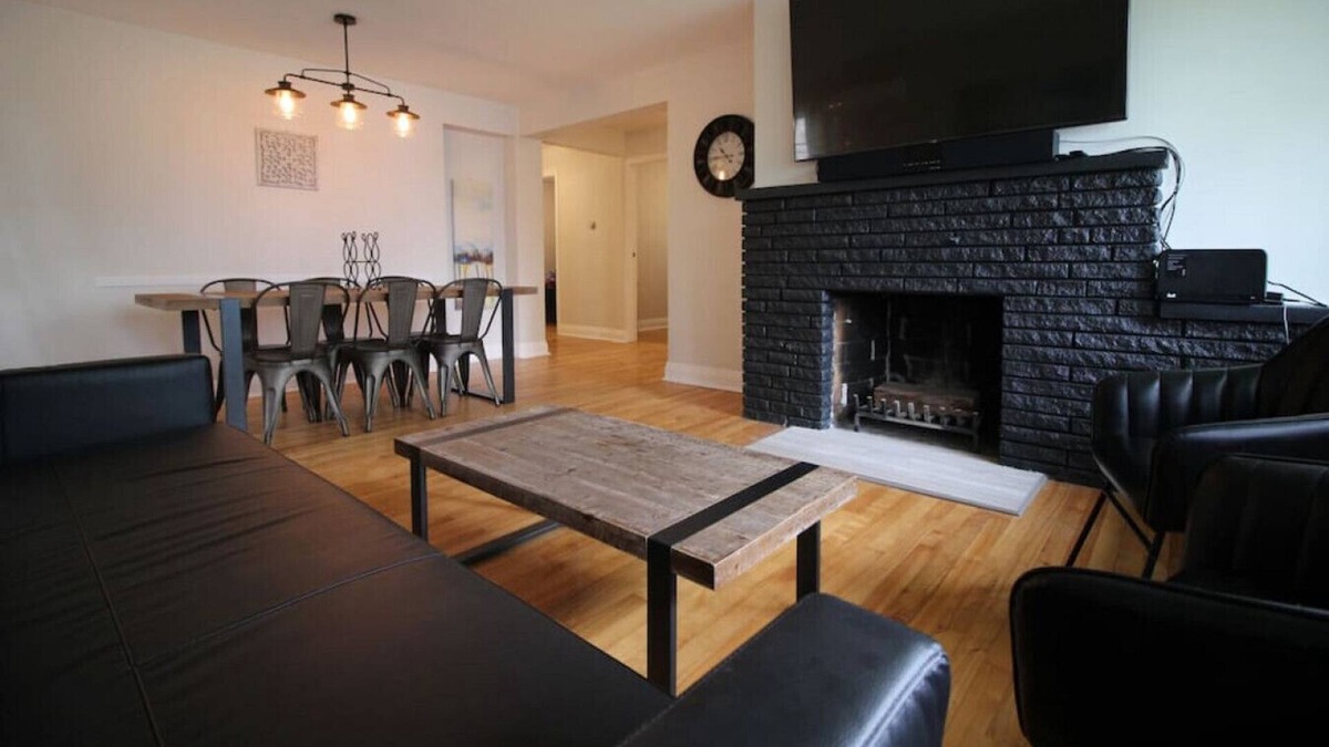 Dorval House | Big Quiet and Modern House close to Airport