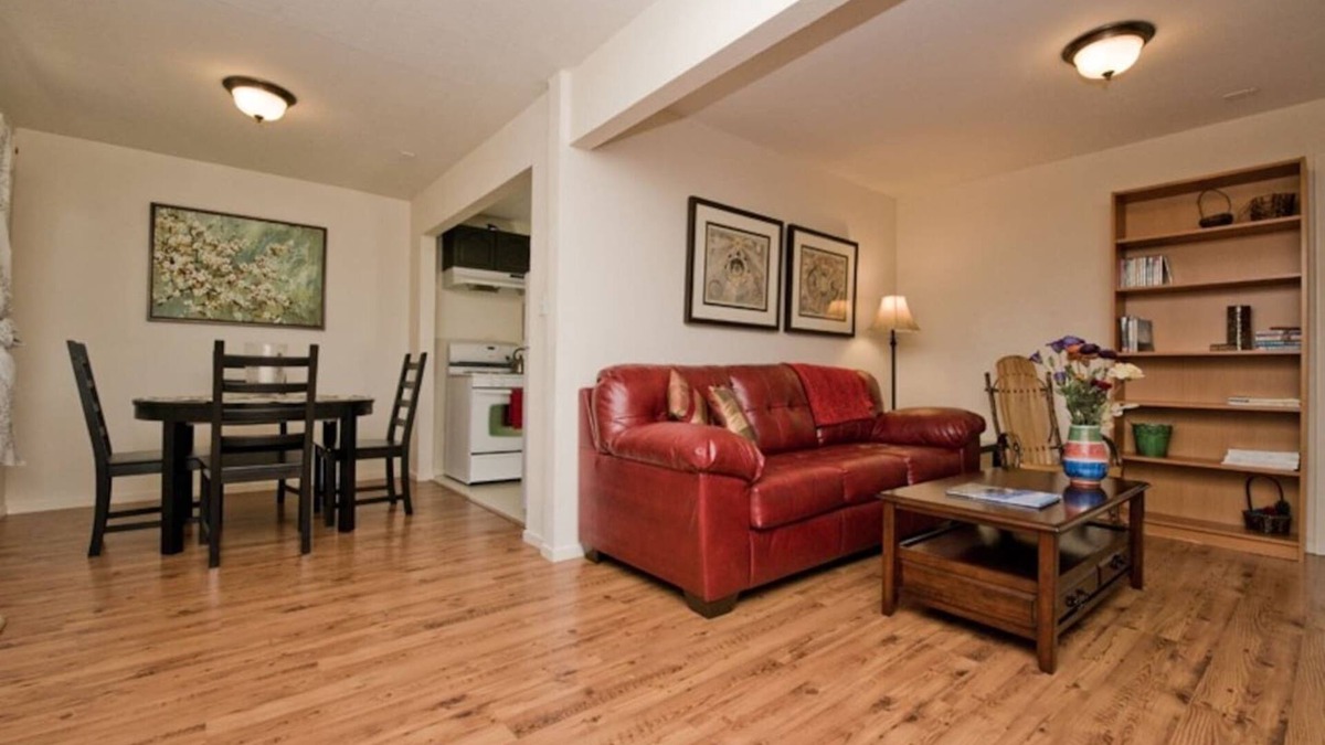 Bushrod Apartment | Big Quiet Sunny Garden Apt w/Private Fenced Backyard