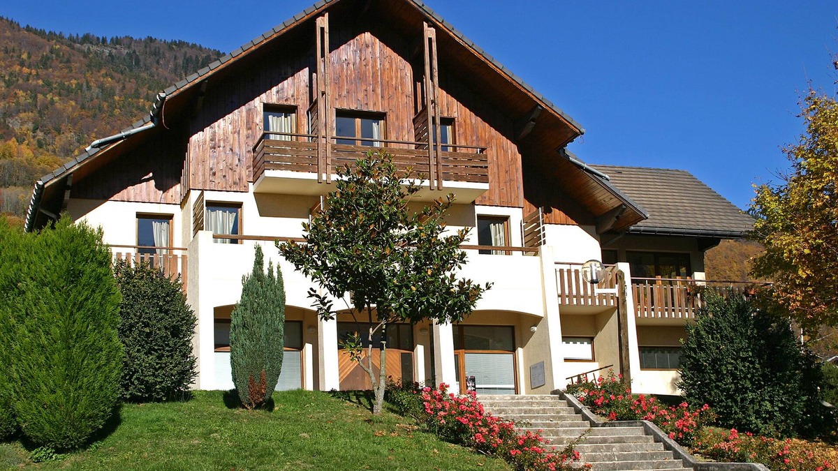 Saint-Georges-des-Hurtieres Ski Chalet | Big Resort For Groups Of Friends Or Families In A Magnificent Surrounding