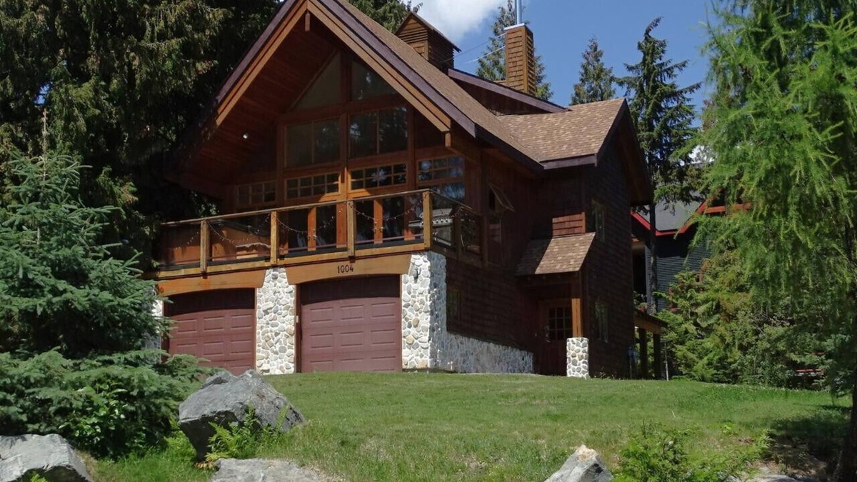 Rossland House | Big Red Lodge Red Mountain