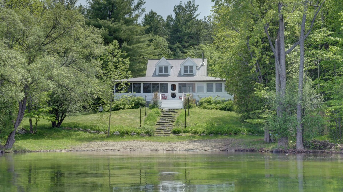Rideau Lakes Cottage | Big Rideau Lake Waterfront Cottage with pristine beach!