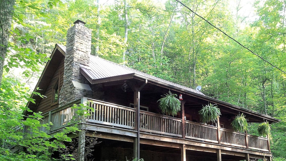 Pine Ridge Cabin | BIG ROCK LOG CABIN , Beside Natural Bridge/Red River Gorge