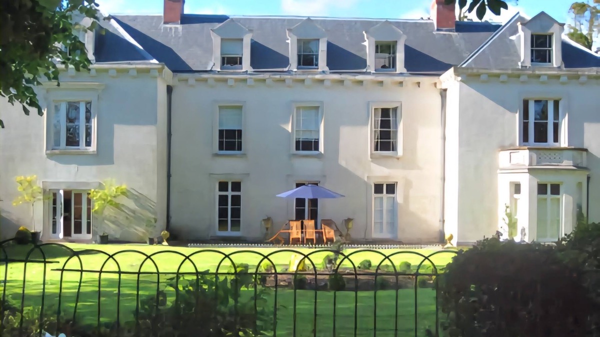Clarbeston Road House | Big s/c holiday home perfect for Family/Friends and Special Occasions Sleeps 17
