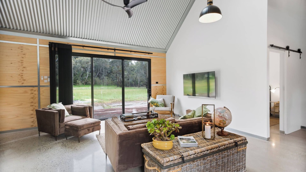 Whitfield House | BIG Shed - Getaway for the family in the fabulous King Valley up to 6 guests